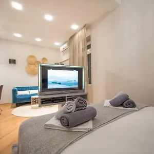 https://studio-apartman-blanka.splithotels.org